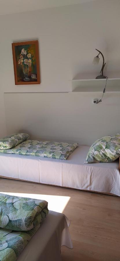 Pod Modrzewiami Apartment Milowka Ngoại thất bức ảnh