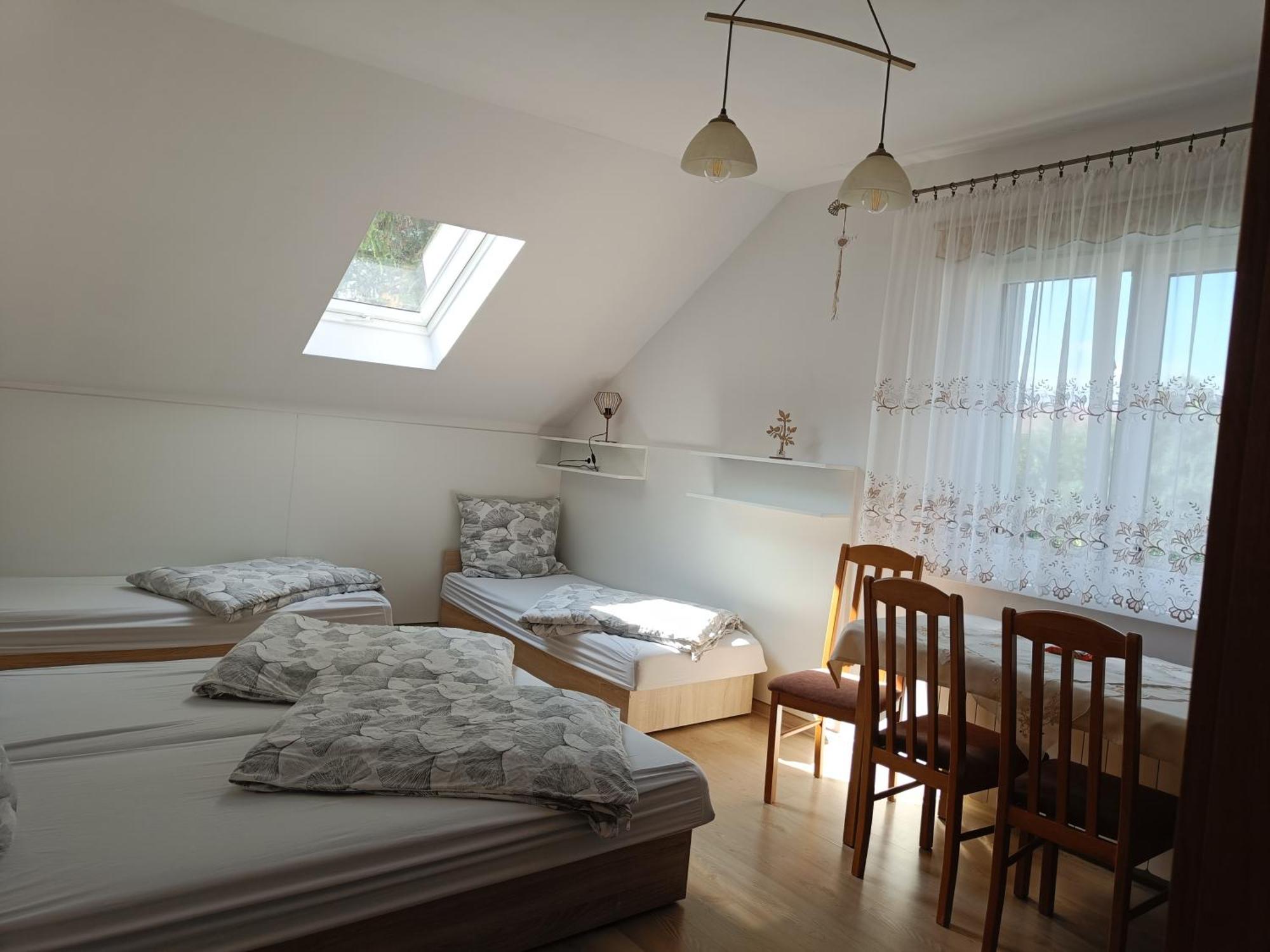 Pod Modrzewiami Apartment Milowka Ngoại thất bức ảnh